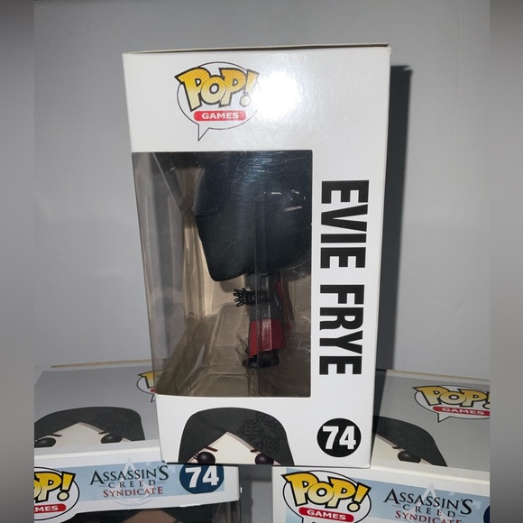 FUNKO ASSASSINS CREED EVIE FRYE VAULTED NIB PRICE FIRM - Picture 2 of 6